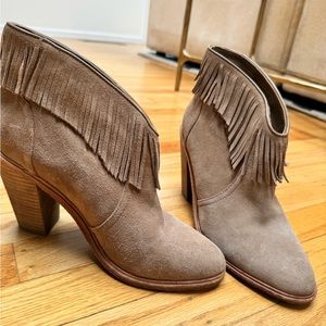 Joie suede booties with tassels